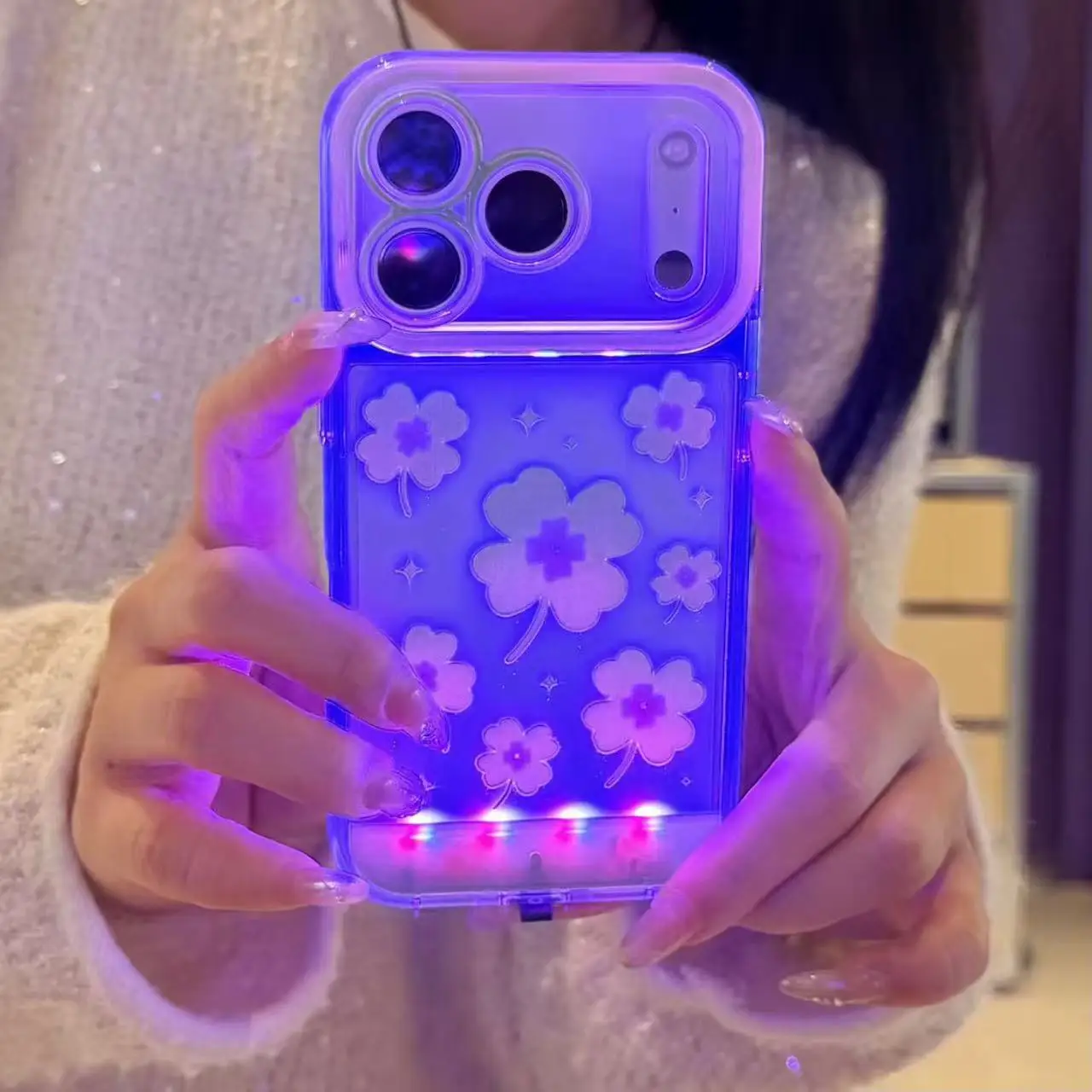 

Strawberry Four-Leaf Clover Phone Case Light-emitting phone case with ring light effect is suitable for iPhone phone cases