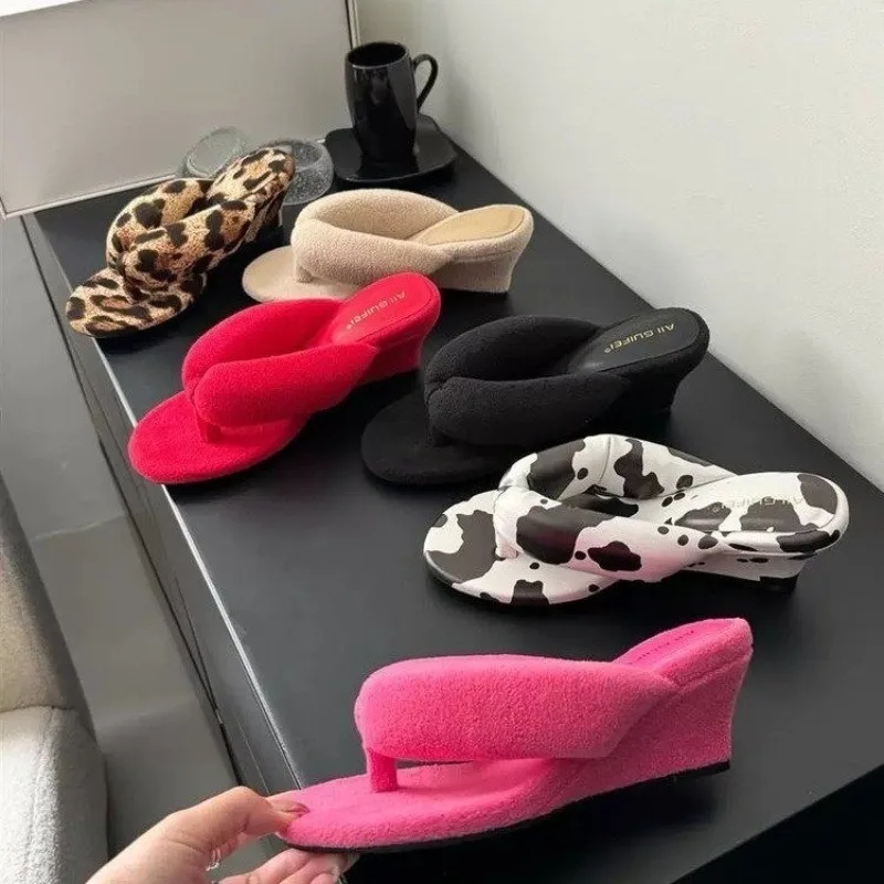 2026 الصيف شبشب نسائي موضة ضيق النطاق السيدات الانزلاق على الوجه بالتخبط كعب إسفين منخفض فستان في الهواء الطلق الشرائح Mujer #1