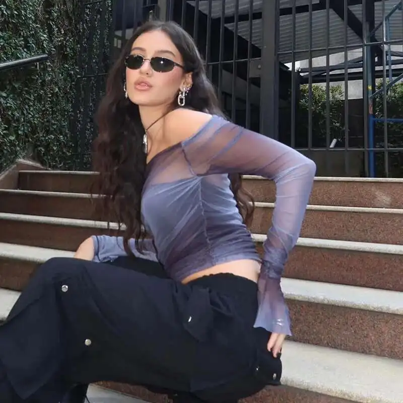 G24tp044 بلوزة نسائية صيفية جديدة لصيف 2025 بكتف واحد وأكمام بوق شبكية مطبوعة #3