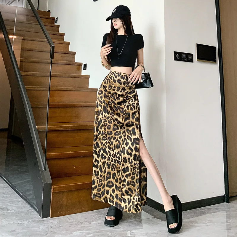 

Stylish Leopard Print High-Waisted A-Line Skirt with Slit - Fashionable & Slim-Fit Casual Skirt for Women, Trendy & Unique