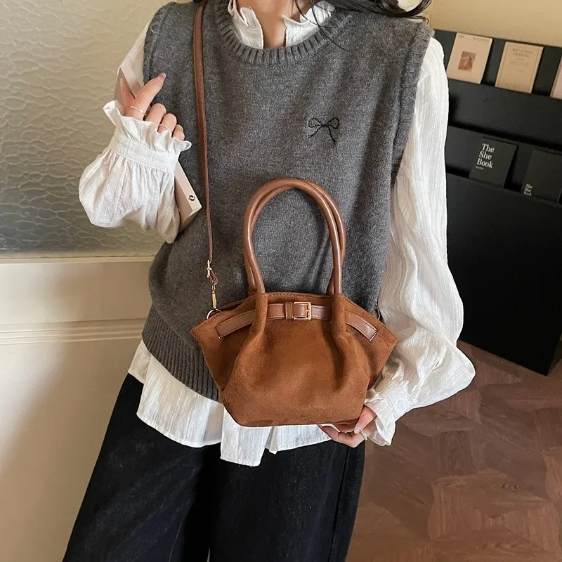 

2026 Women's Retro Matte Handbag Korean Fashion Simple Daily Shoulder Messenger Bag for Commuting
