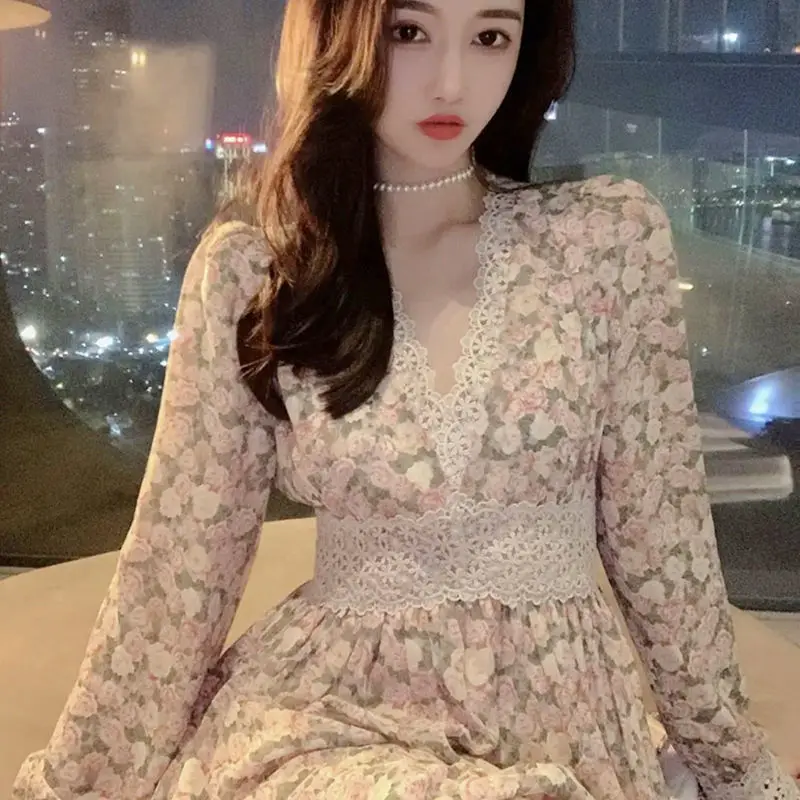 Lace Patchwork Chiffon Floral Dress Women\'s New Long Sleeved V-neck Slimming French Bellflower A-line Long Sleeves Dresses