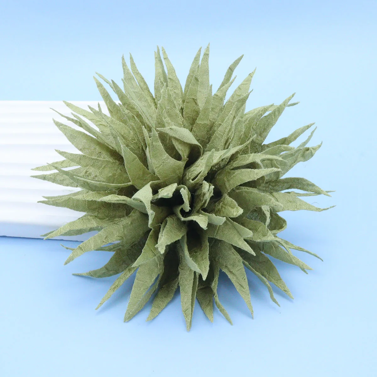 13CM Fashion Fabric Chrysanthemum Brooch Fabric Flower Corsage Delicate Fashion Lapel Pin Girls Ladies Accessories Party Jewelry