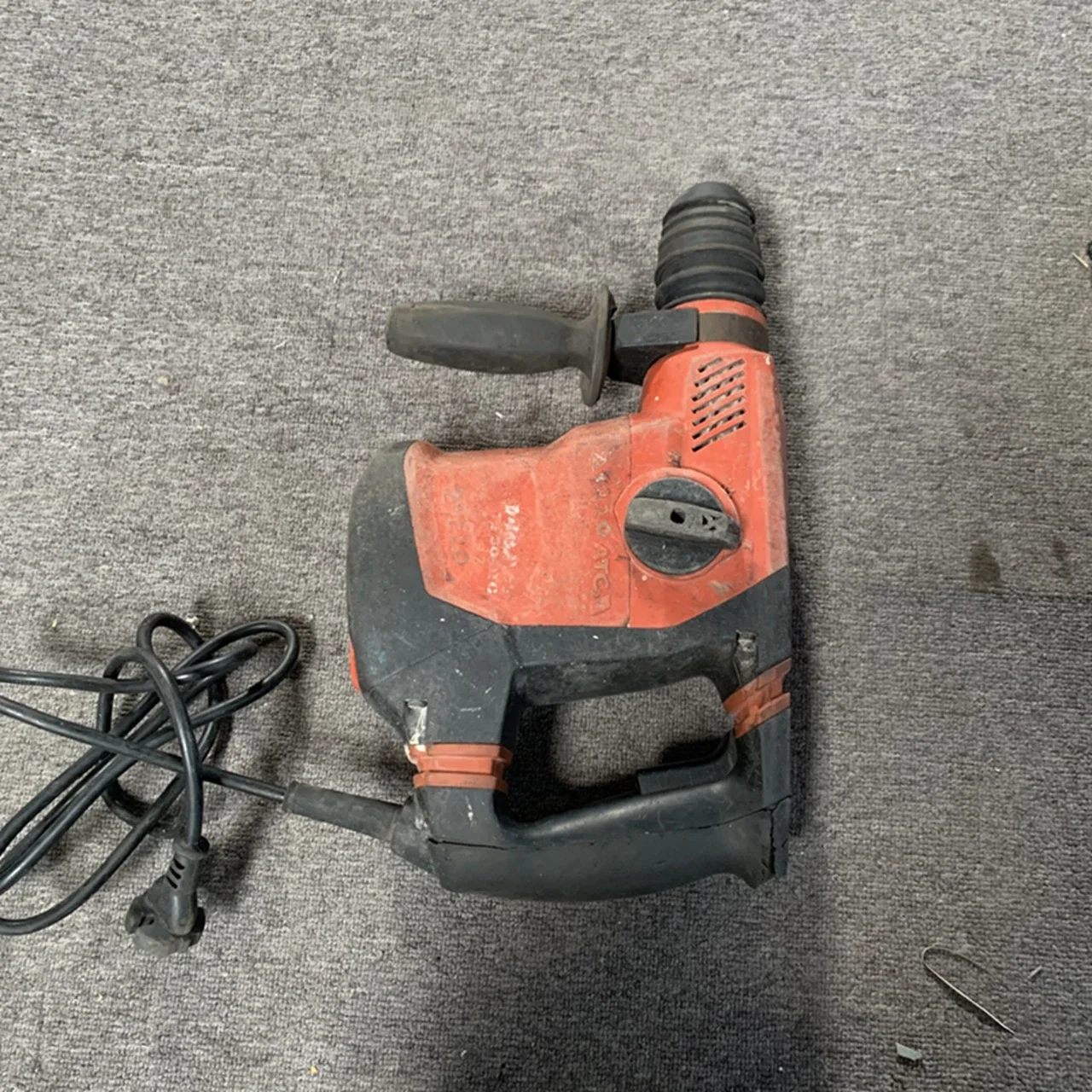 Hilti TE 30-ATC Corded Rotary Hammer Drill-220V body only, second-hand