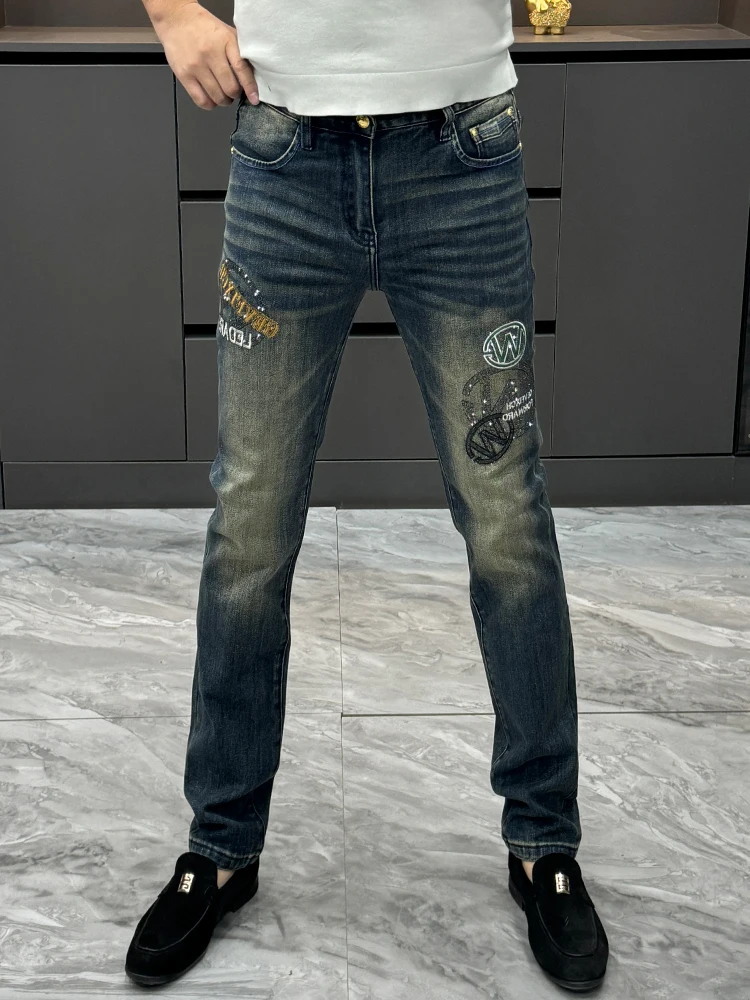 

Мужские джинсы Slim Fit с вышивкой, модные молодежные повседневные прямые брюки, длинные, зимние, от бренда Sli, трендовые, маленький размер...