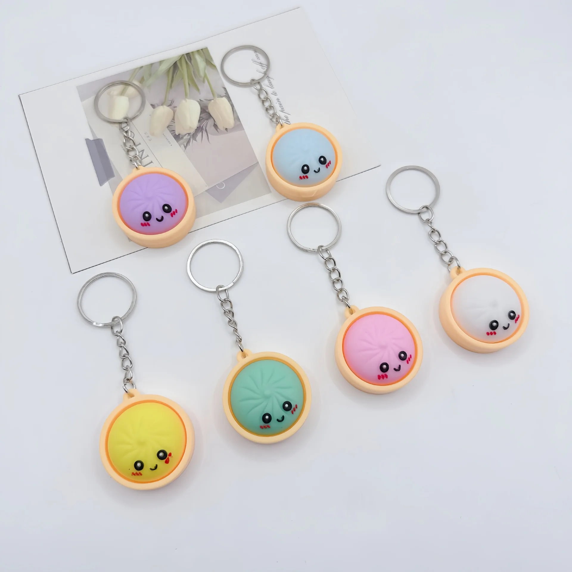 6 porte-clés en forme de raviolis mignons (Baozi) avec cuiseur vapeur, couleur aléatoire, pour sacs cadeaux, faveurs de fête, faveurs de mariage pour invités