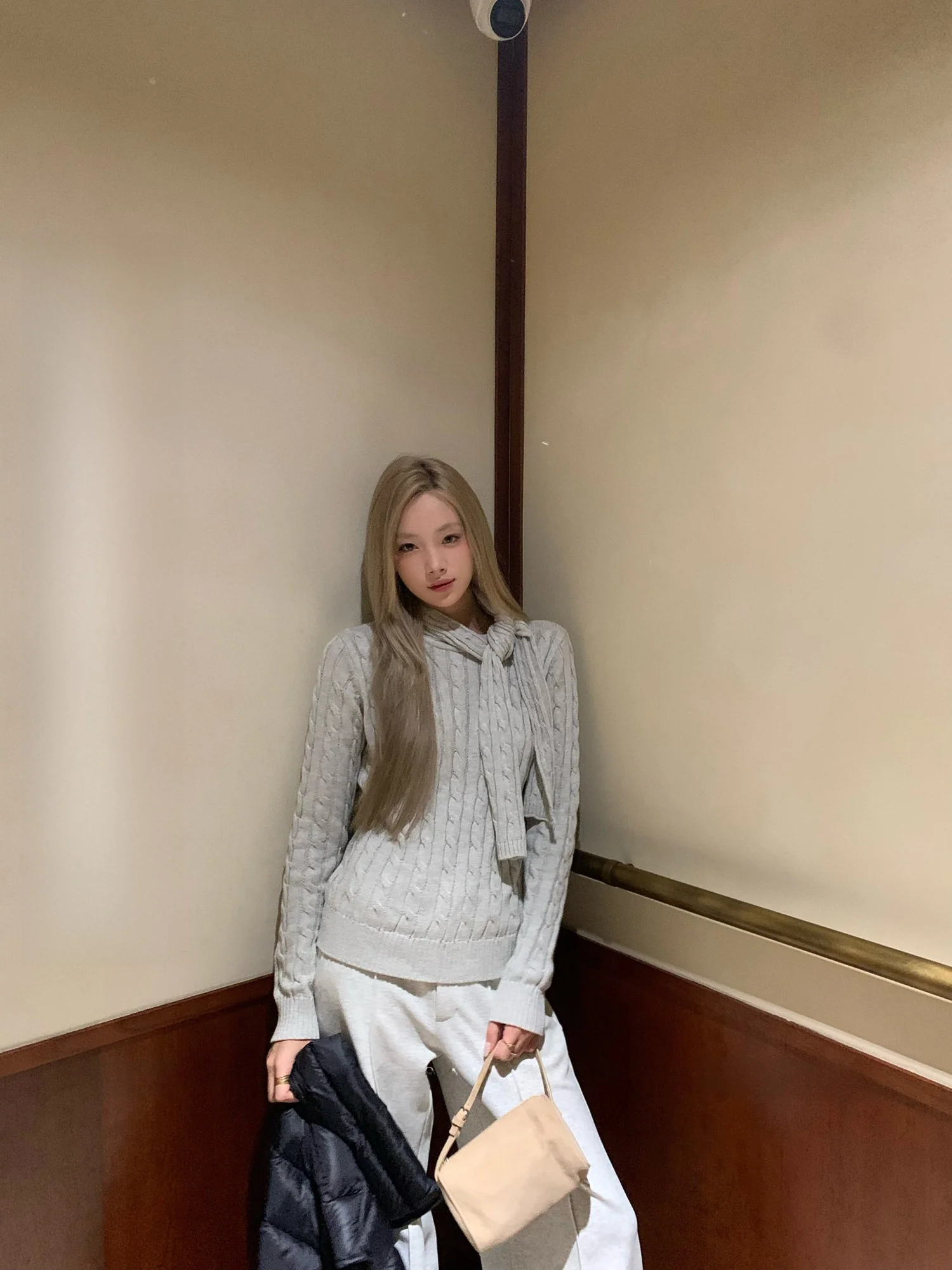 

Женский вязаный свитер с длинным рукавом, новинка весенней коллекции, приталенный, теплый, для повседневной носки, с круглым вырезом, тонкий, стандартного кроя.