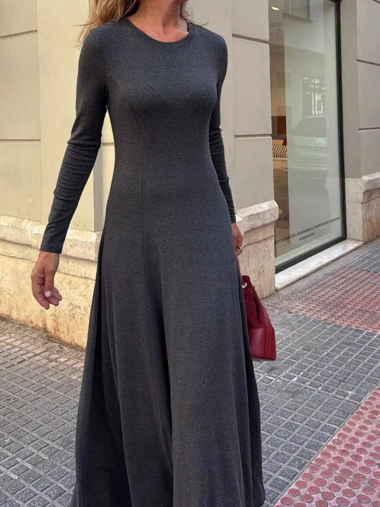 فستان خريفي برقبة دائرية وأكمام طويلة مطوي 2025 جديد بسيط بلون واحد فستان رداء عالي الخصر أنيق بقصة ضيقة للنساء فستان الحفلات