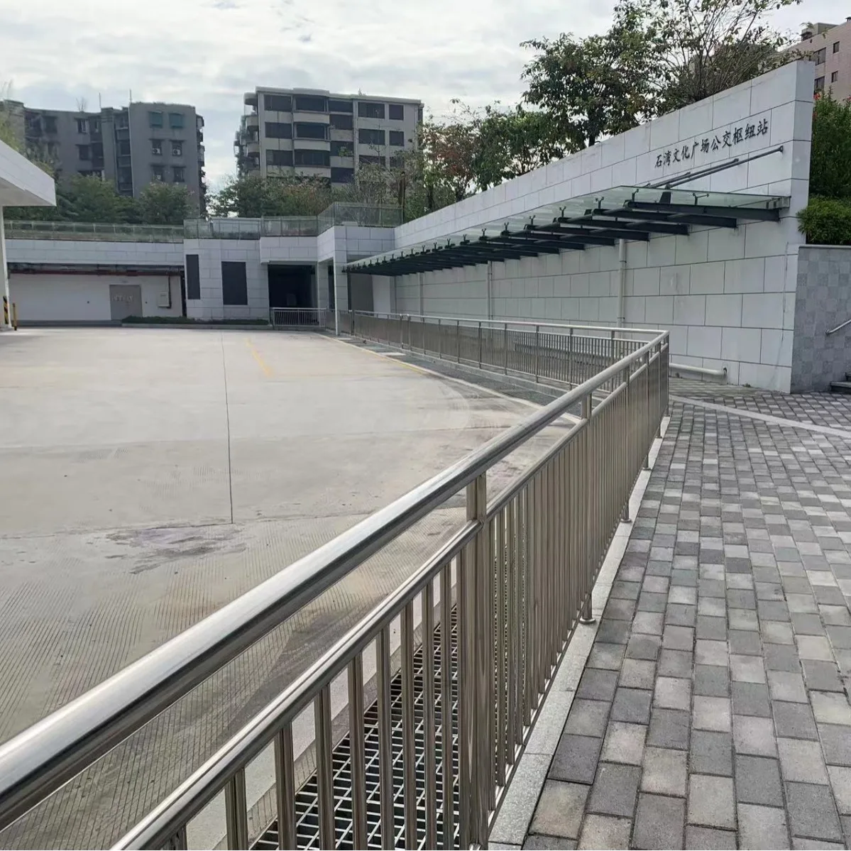 التخصيص التصميم الحديث المصنع مباشرة الفولاذ المقاوم للصدأ الدرابزين درابزين قوس شرفة سطح السفينة منزل درج درابزين