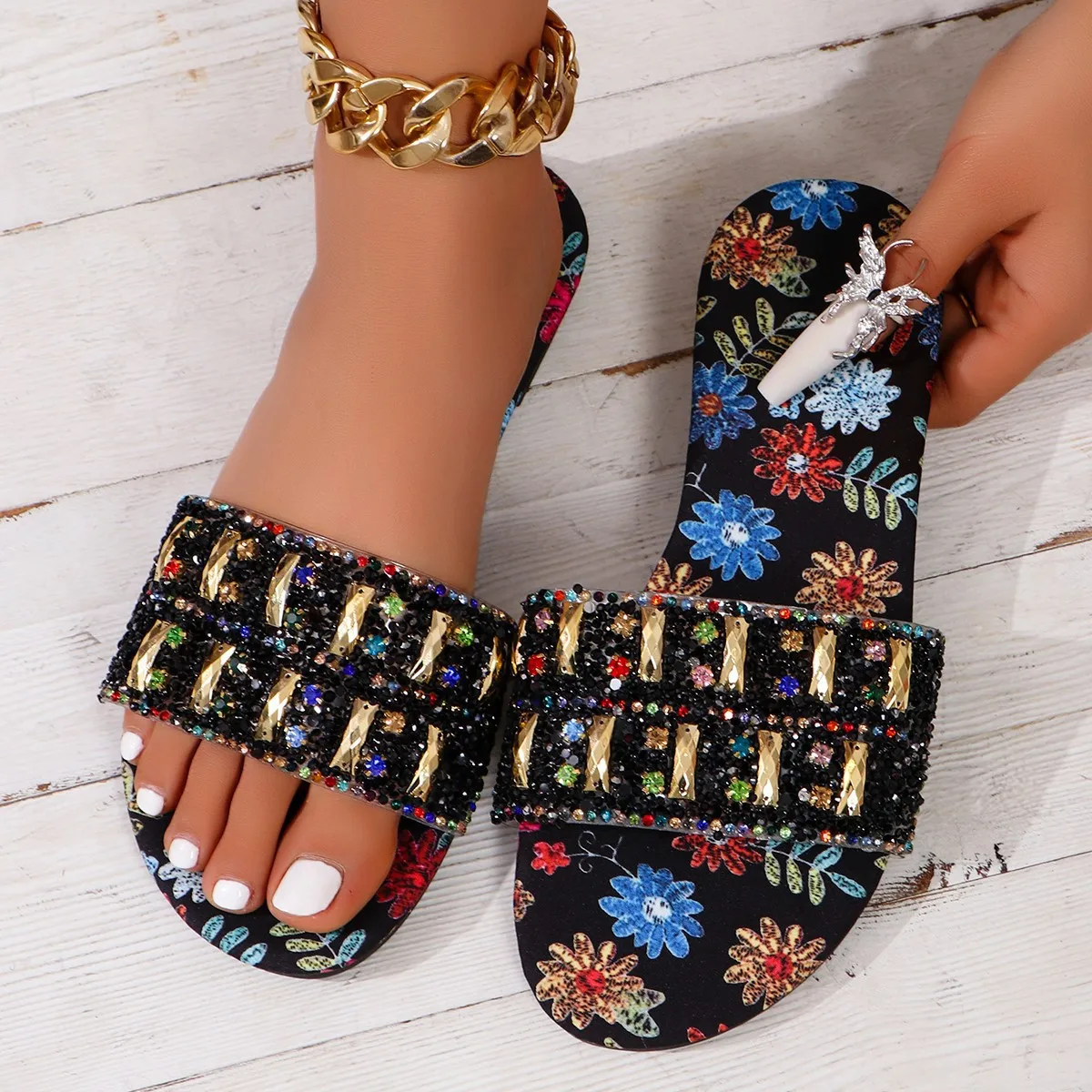 

Fashion crystal Summer Women's slippers 2025 color rhinestone flat sandals for women comfortable non-slip beach slipper