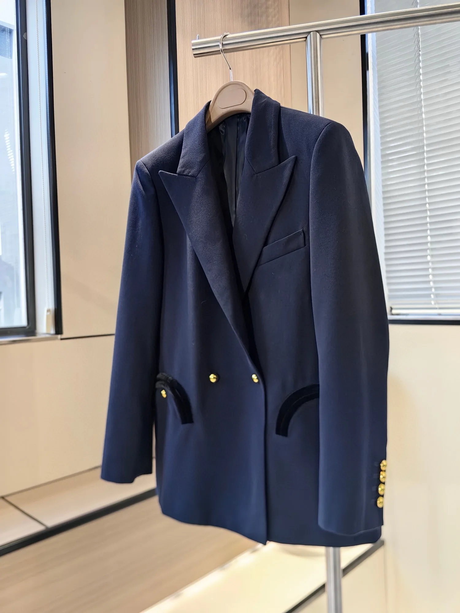 Elegant double breasted blazer