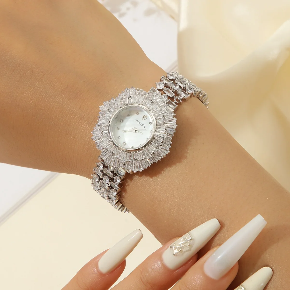 Luxury Flower Round Watch Zirconia Elements Crystal Bracelet Watch For Women Wedding Party Evening Wear Bride Jewelry Gift