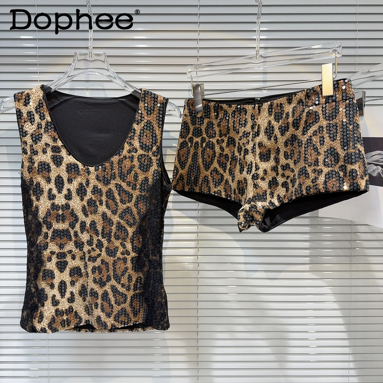 

Sequined Leopard Print Shorts Fall New Sexy Girl Lace Edge V Neck Leopard Print Vests Women Sleeveless Top Sold Separately