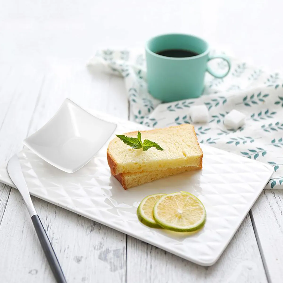 2Pcs Classic White Ceramic Snack Dishes Four-Corner Sauce Dishes for Dips Salsas Dressings Desserts Ice Cream Appetizers