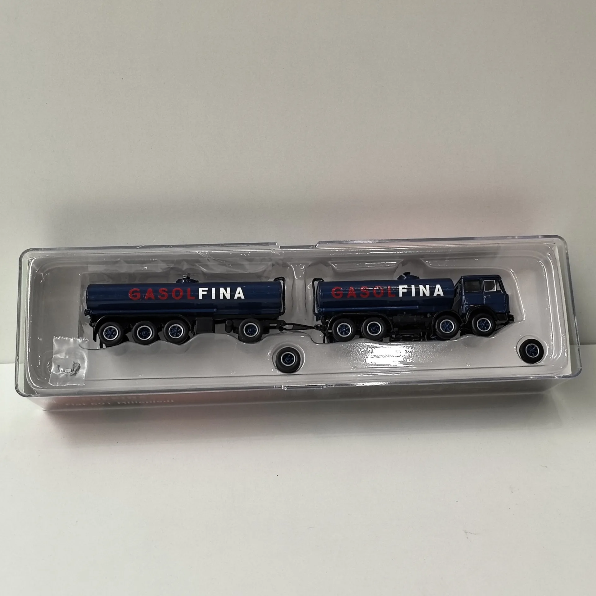 

Diecast BREKINA 1/87 Scale HO FIAT 691 Millepiedi Fire Hydrator Model FINA Plastic Material Car Model Collectible Toy Gift