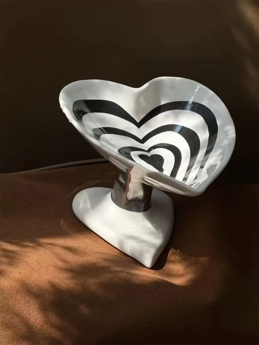 

Ceramic Love Cake Fruit Plate Heart-shaped Dessert High-foot Plate Home Decoration Jewelry Storage Plate
