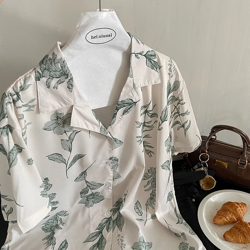 

Wedbleser Summer 2025 New Versatile Suit Collar Short Sleeved Shirt Women Casual Versatile Summer Floral Short Sleeved Top