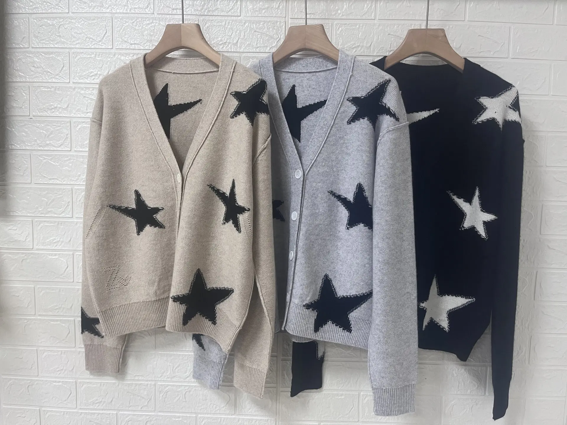 

2025Z new V-neck star pattern elegant commuting long-sleeved cardigan sweater jacket