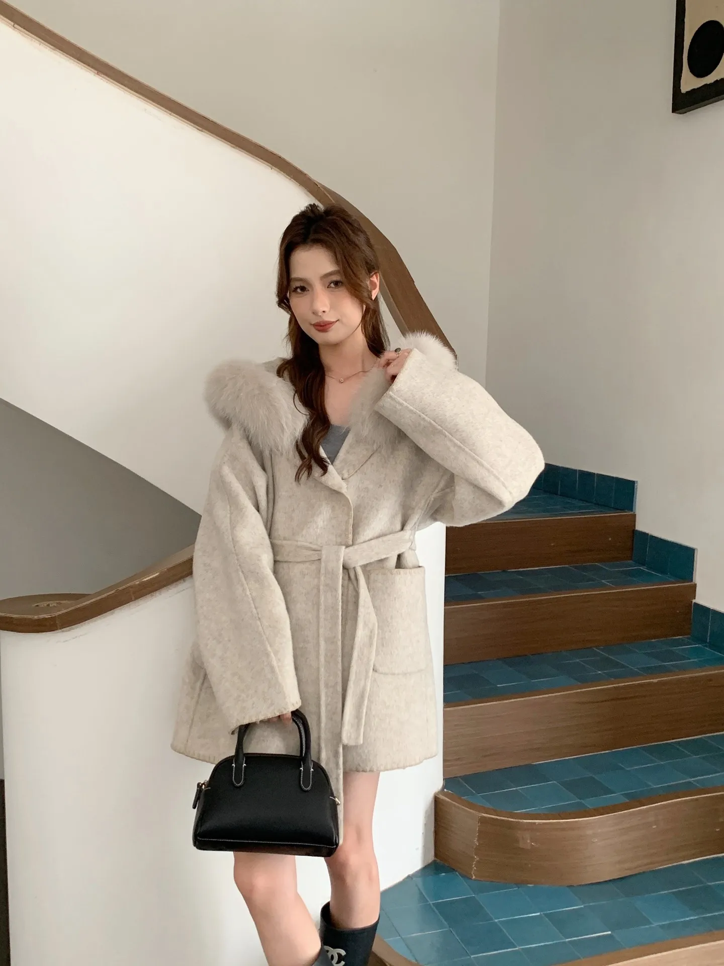 Shell embroidery 2025 Autumn/Winter New Style Gentle hooded fox fur collar belt double-sided cashmere coat, woolen jacket for