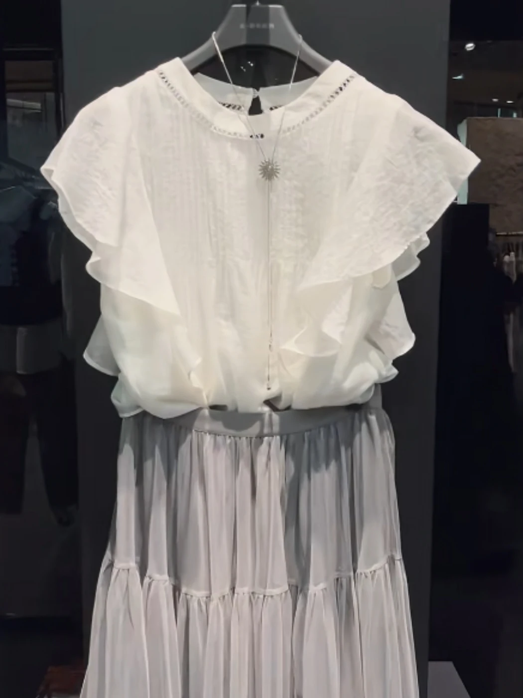 

Elegant round Neck Fly Sleeve Shirt Women's Summer New Style Slimming Commute White Top Lace Hem Light Style Short Sleeve