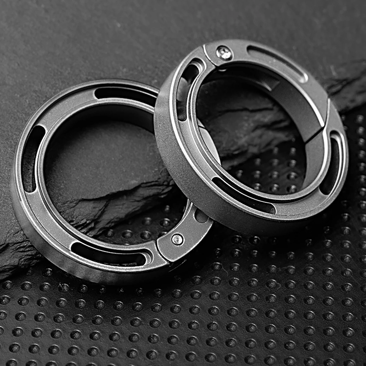 Unique design brown leather Titanium Gray TC4 Ti Round snap spring Lock quick release Carabiner Keychain FOB EDC DIY Gift