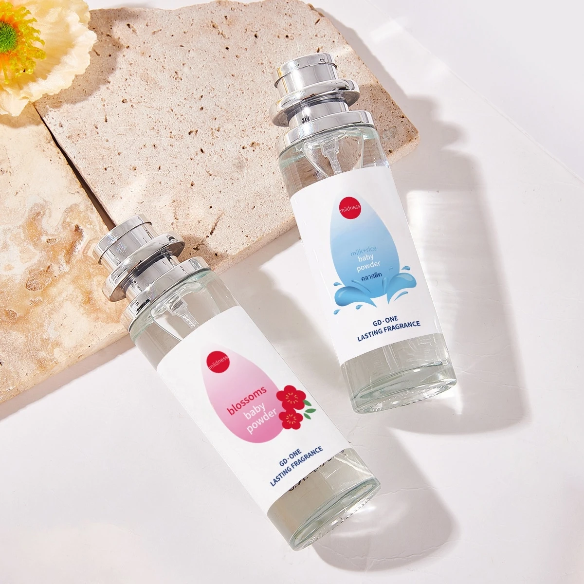 Profumo in polvere per bambini Equivalence: un profumo fresco di lunga durata con lavanda e mela verde, perfetto per la freschezza quotidiana della pelle morbida