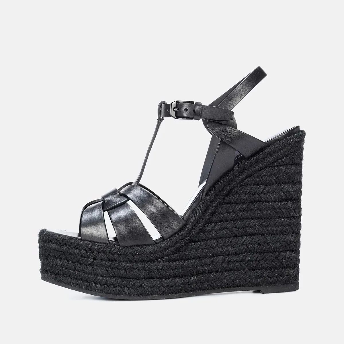 

Летние сандалии Arden Furtado с пряжкой, из коровьей кожи, с плетеными элементами из соломы, на танкетке, с круглым и открытым носком, на очень высоком каблуке, с Т-образным ремешком.