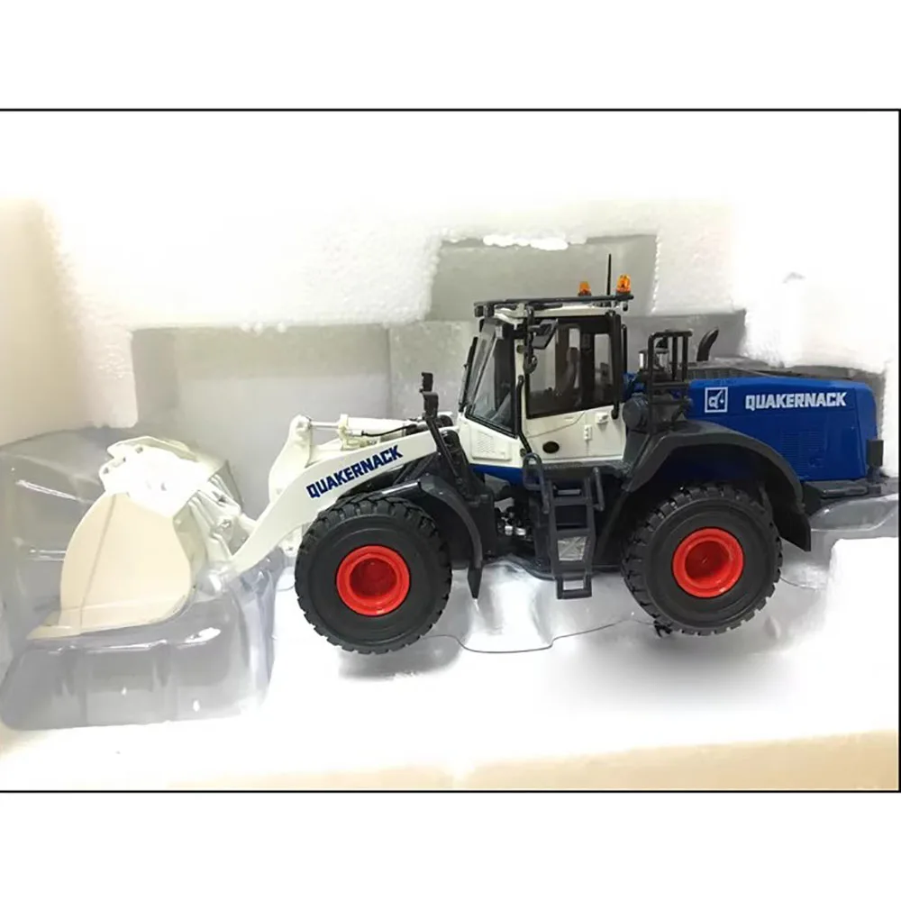 

Diecast UH Komatsu Limited Edition 1:50 Scale QUAKERNACK Wheel Loader Forklift Alloy Engineering Model 8116 Model Gift Toy