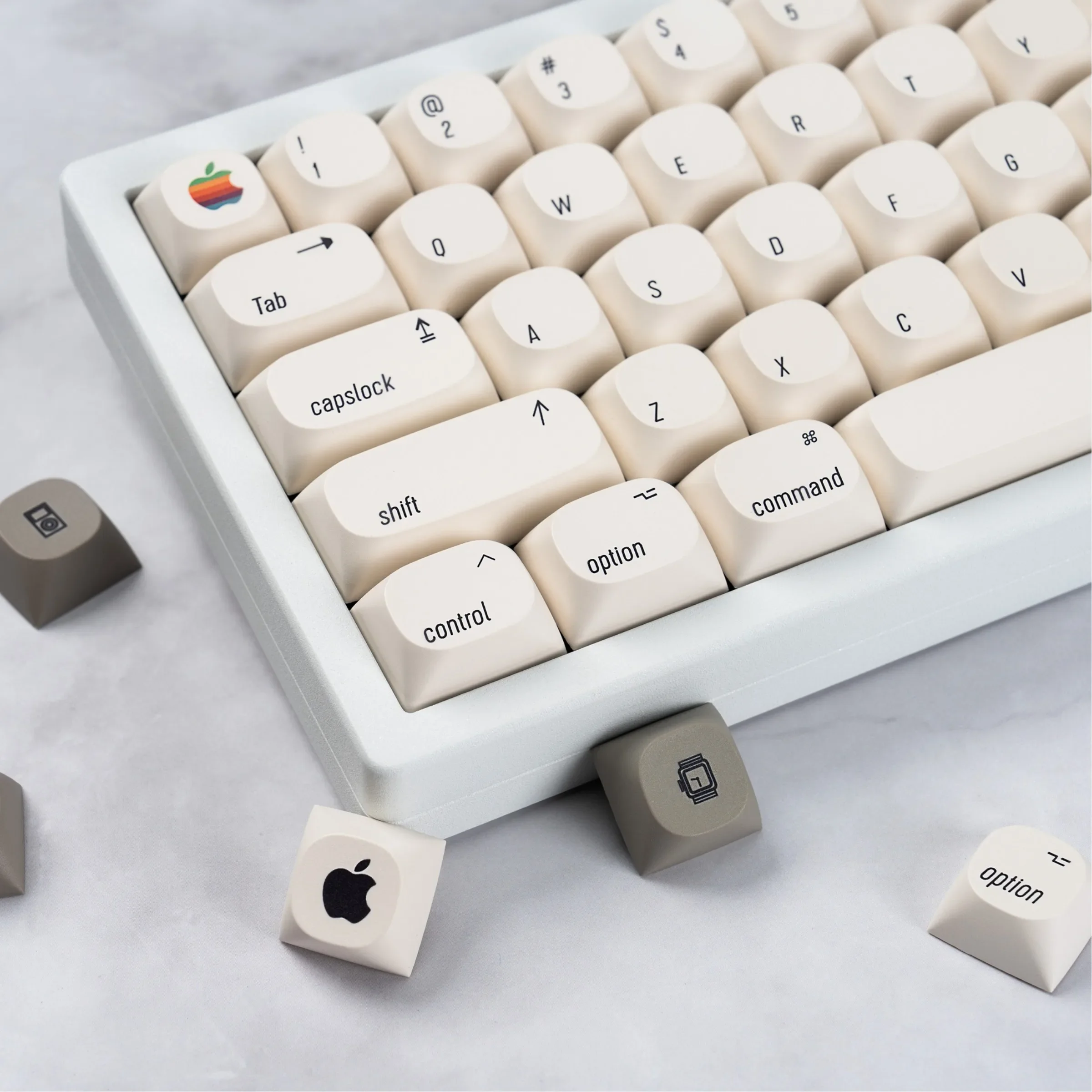 MAC Style White Theme Keycaps Set PBT Dye-sublimation Custom Keyboard Caps MA Profile Keycaps for Mechanical Keyboard 126 Keys