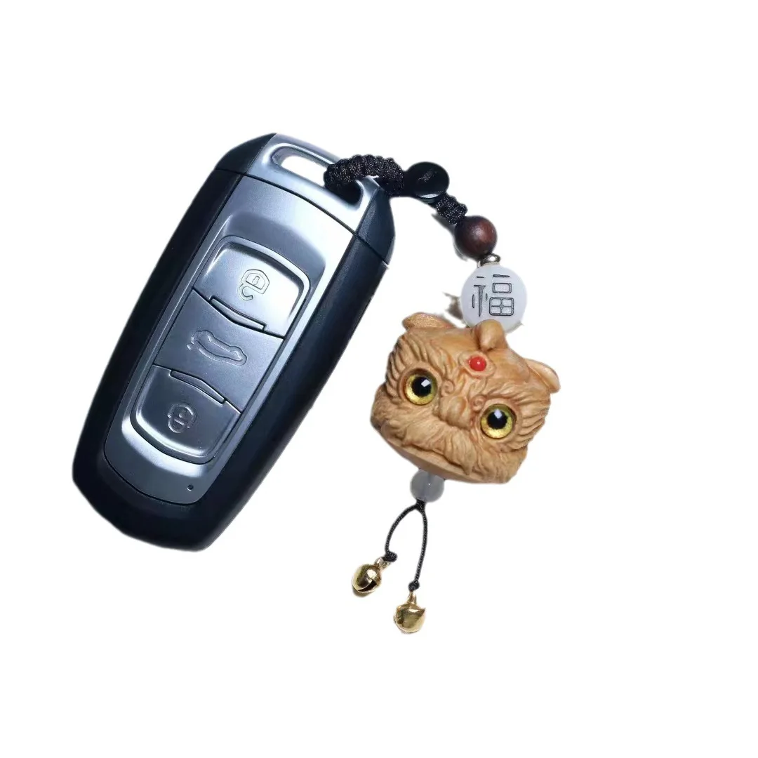 Cypress Wood Carved Auspicious Lion Pi Xiu Figurine Chinese Style Wenwan Hand Play Craft Car Keychain Decor Collectible Ornament