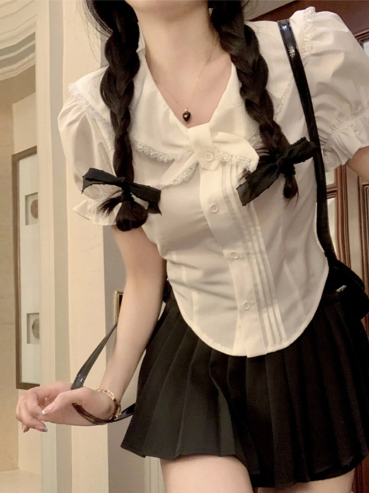 

White Bowknot ort Sve irt Women's Design Unique Summer Ele Slimming Doll Collar Blouse Sweet Sle Pure Color Bubb...