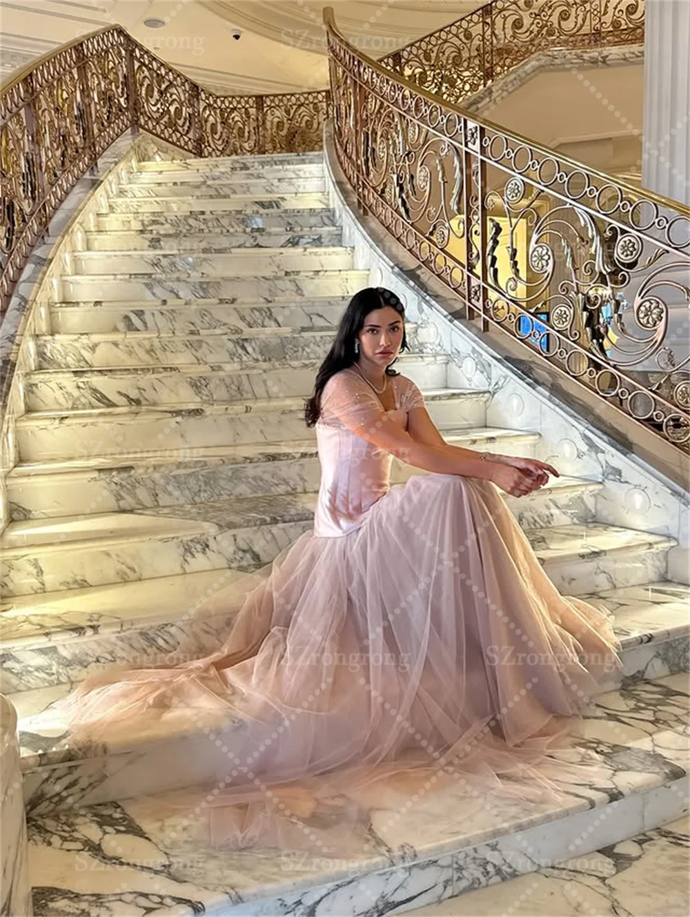 Suknia wieczorowa na zamówienie, różowa, na ramiączkach spaghetti, z tiulu, o kroju litery A, bez pleców, do ziemi, na studniówkę/imprezę, z couture.