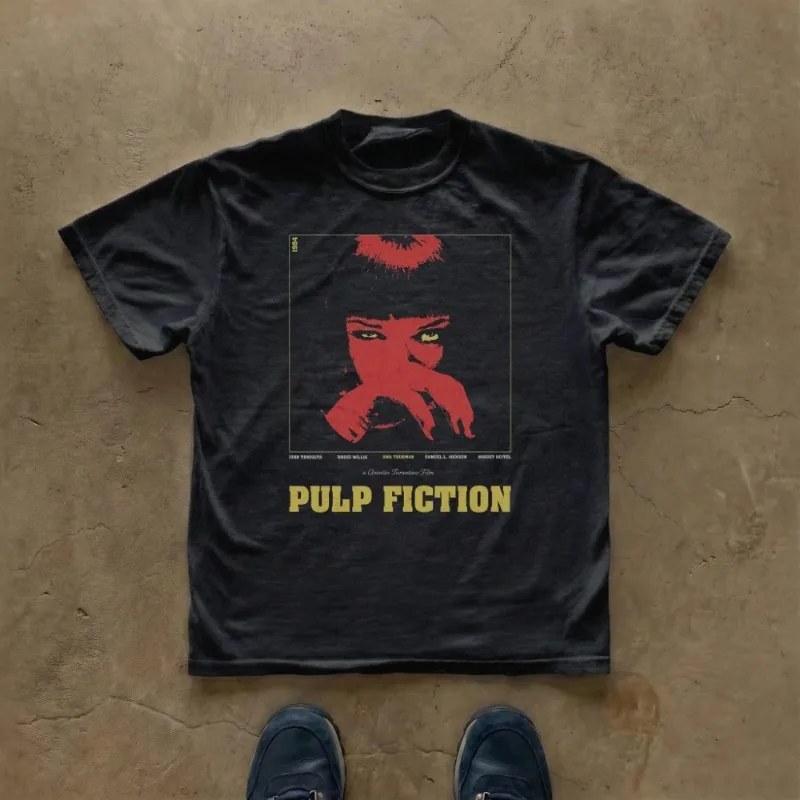 camiseta-de-manga-curta-com-estampa-de-roupa-camiseta-retro-com-homenagem-vulgaz-e-inovadora-camiseta-retro-quentin-tarantino-uma-thurman