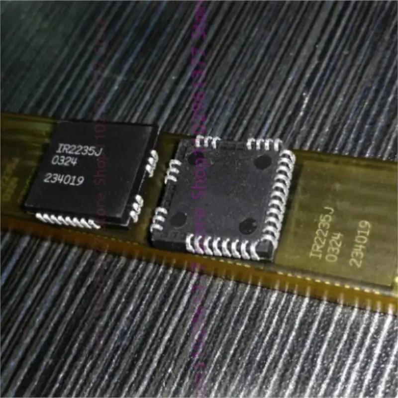 10pcs New IR2235J IR2235 IR2235JTRPBF PLCC-32 3-phase bridge driver chip