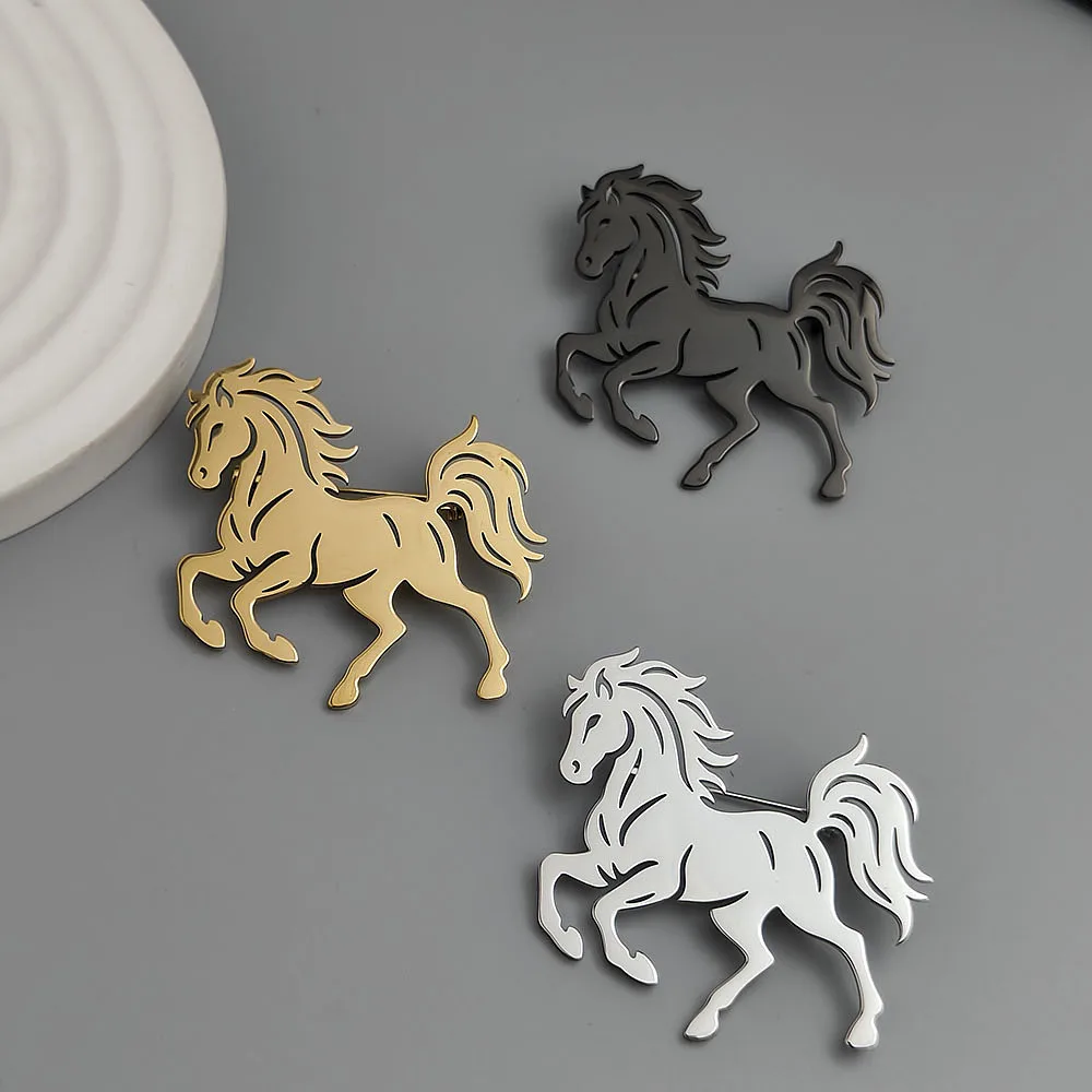 316L Stainless Steel Plated 18K Gold Running‑Horse Brooch Lapel Pin for Jacket Backpack Unisex Jewelry Gift
