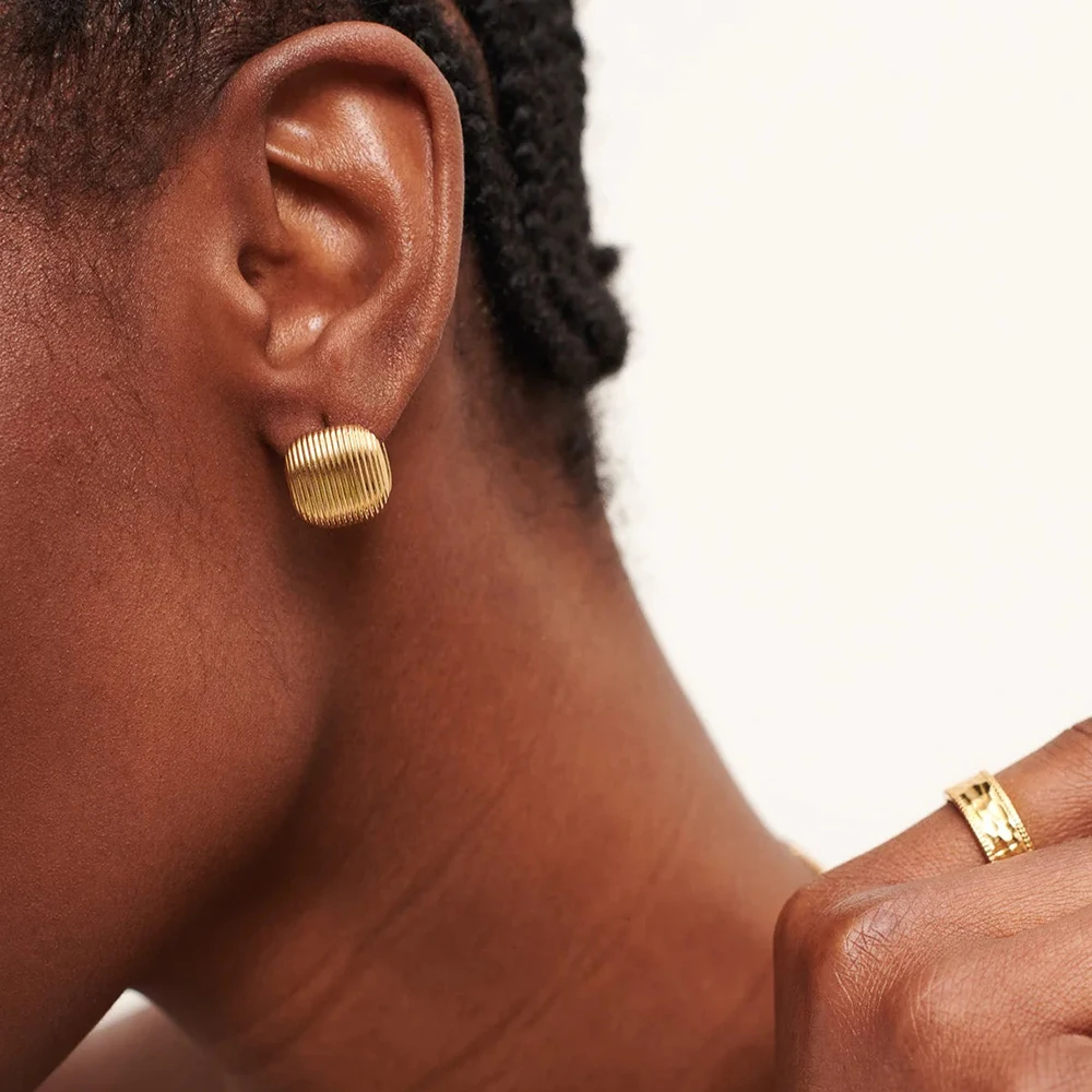 

AIKOER Minimalist 18K Gold Color Plated Stainless Steel Ribbed Square Earrings Geometric Ear Clip For Women Party Gifts