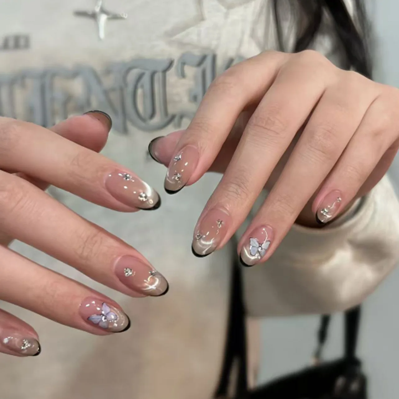 

30PCS Short Almond Fake Nails Simple Black French Edge Full Cover Press on Nails Tips Wreable Cat Eye Butterfly Print Nail Art