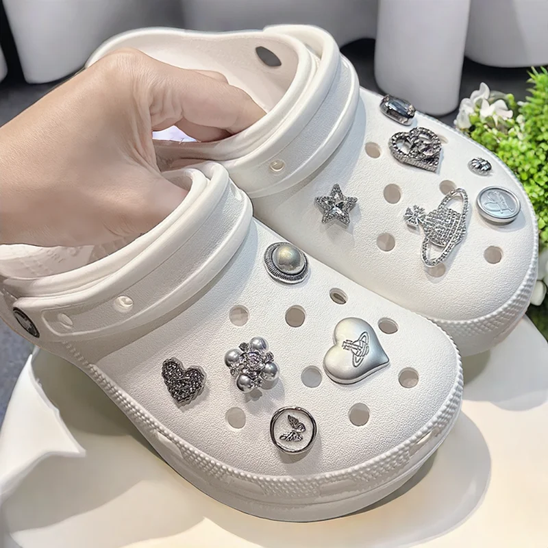 New Vintage Bear Designer Shoes Charms Set Fit Children Decorations For Hole Shoes Ornaments Women Accessories Pins Wholesale