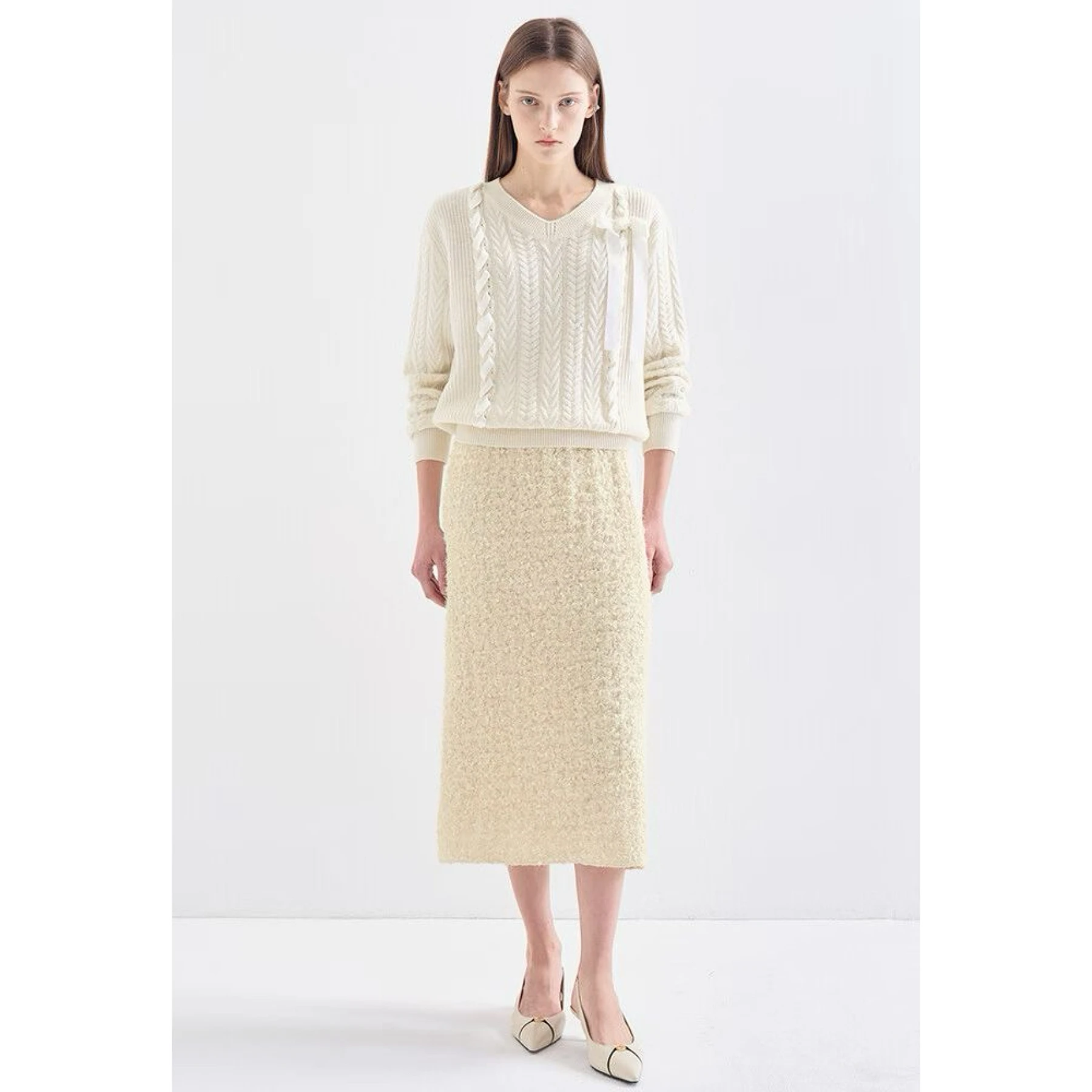 เสื้อไหมพรมถักลายเลมอนชีสแบบหวานๆ ช่วยชะลอวัย ดีไซน์ผูกปมเว้าช่วงอก ทรงหลวม แขนยาว คอวี...