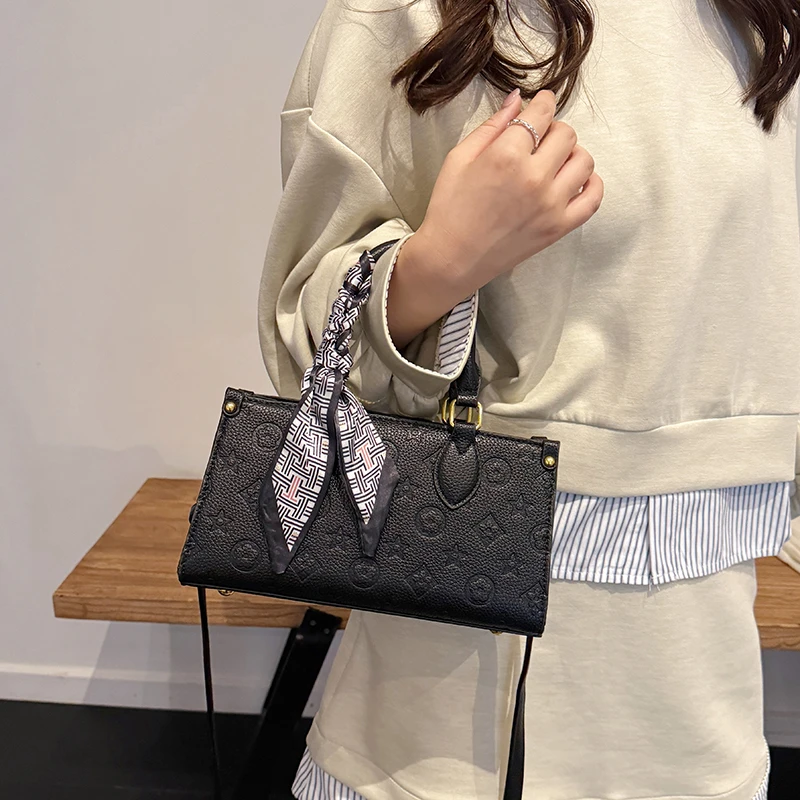 

Women's Luxury Leather Fashion Classic Shoulder Designer Tote Bag Elegant Crossbody Handbag For Daily Trendy Uses