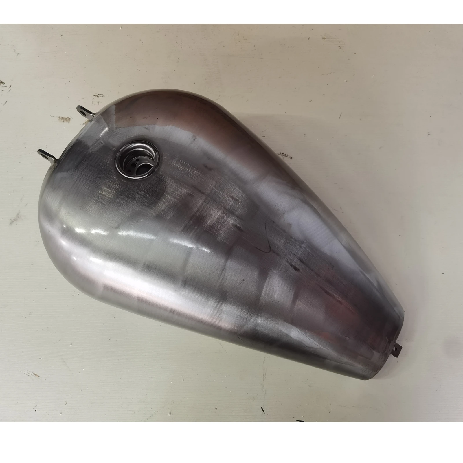 18 L Motorcycle Petrol Gas Fuel Tank For Harley Softail 2018 2019 2020 2021 2022