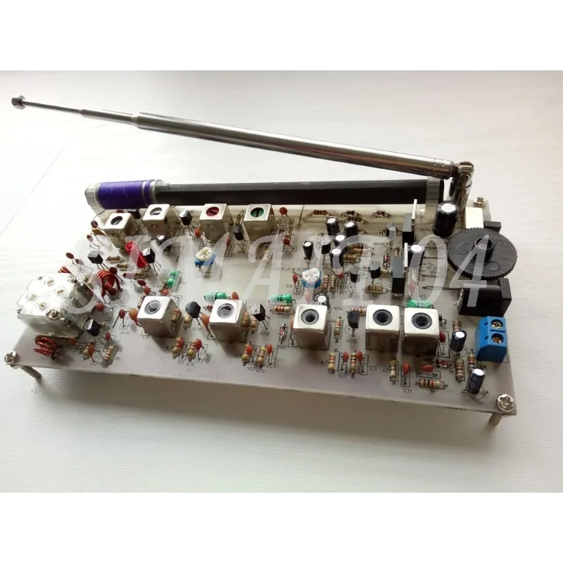 AM FM Medium Wave FM Two-Band Discrete Components Electronics Kit 87-108MHz Radio Assembly Project for Electronics Enthusiasts