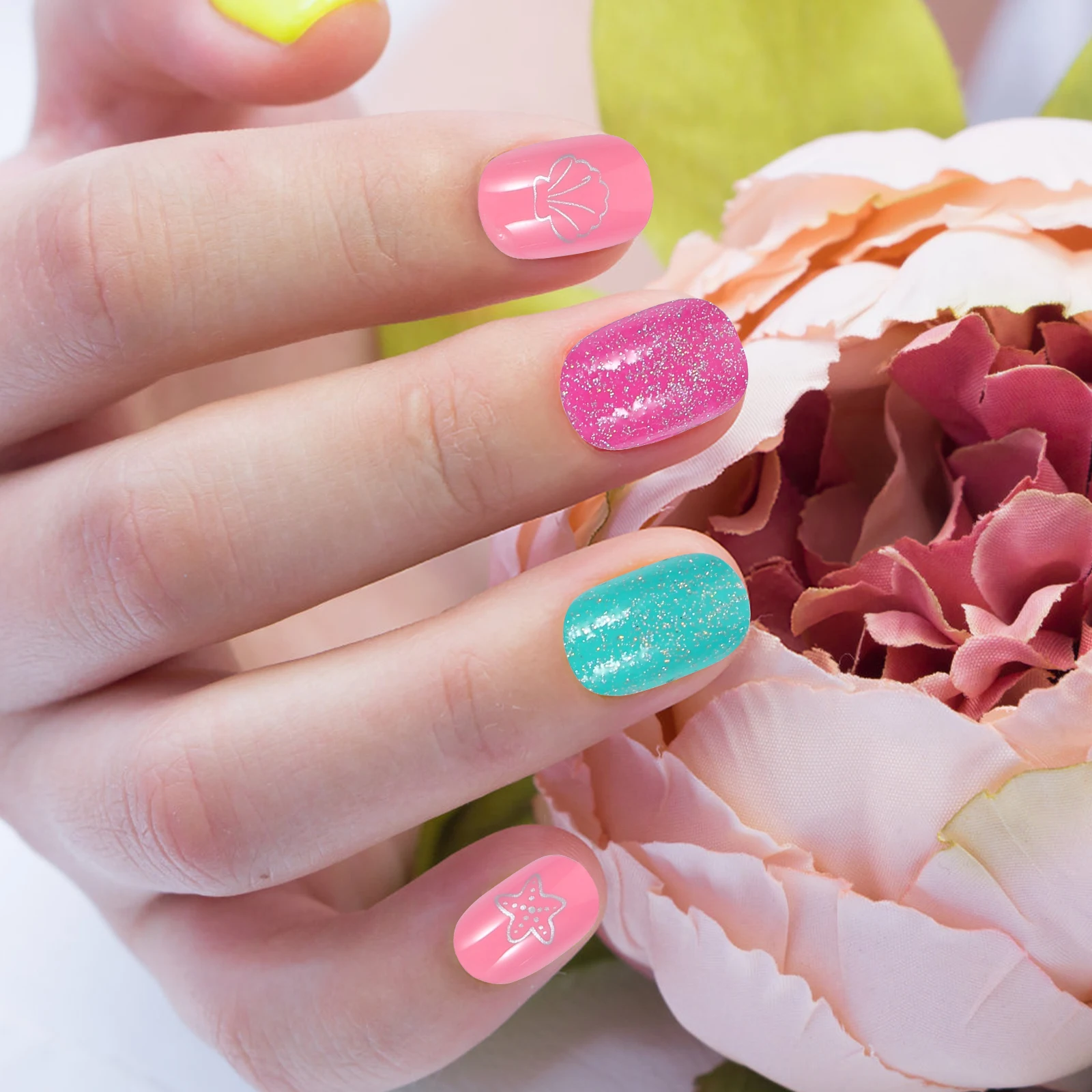

Girl Fake Stickers Press On False Nails Short Full Cover Manicure Nail Art Pieces Bright Eye-Catching Design Diy