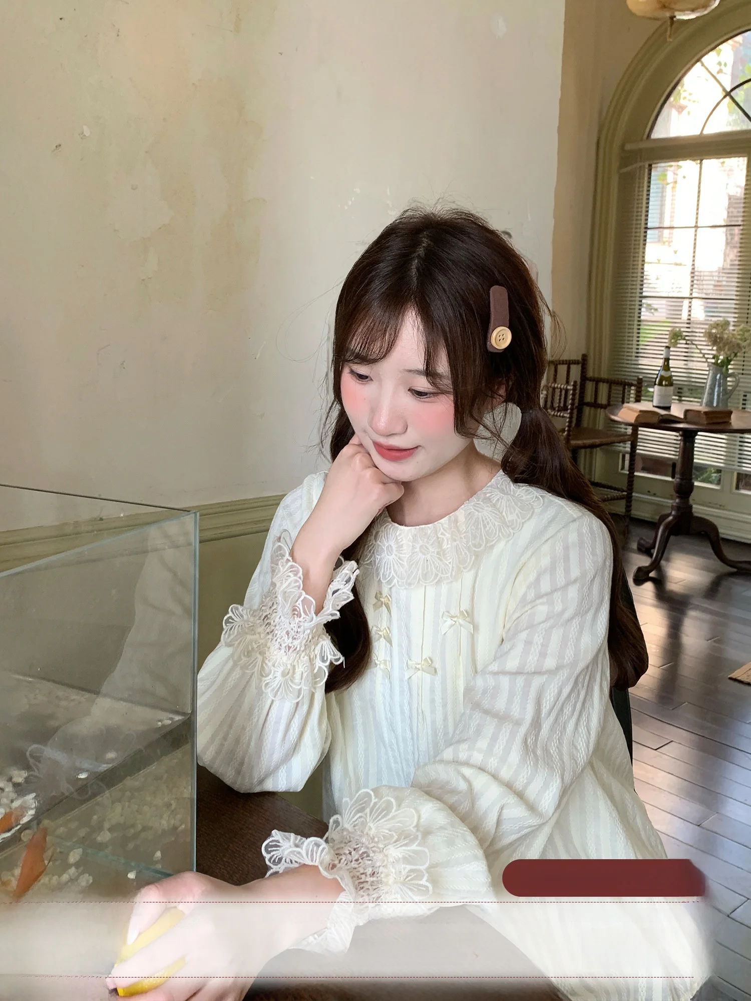 

Женская блузка с длинными рукавами-фонариками и кружевной отделкой, из хлопка, с воротником-стойкой, для повседневной носки, омолаживающий дизайн