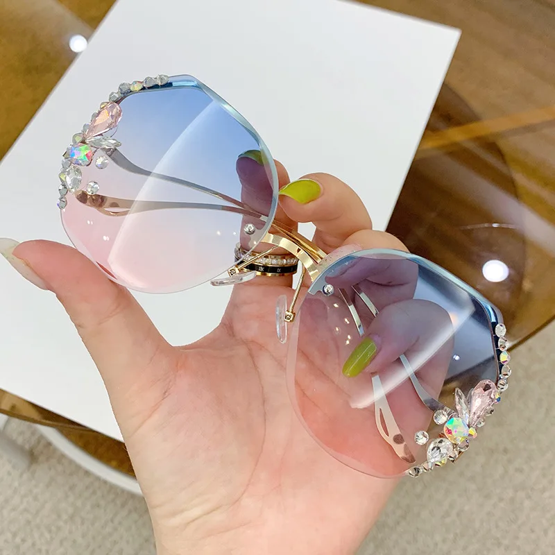 Internet-Famous Same Style Diamond Inlaid Cut-Edge Sunglasses Women High-End Sense Rimless Sunscreen Sunglasses 90125