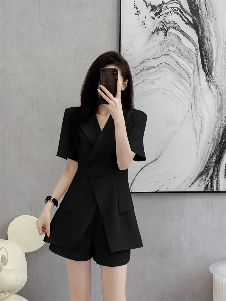 Fashionable Petite Luxe Feel Women's Summer Suit Set Two Piece Short Sleeve Shorts Hides Belly Slims