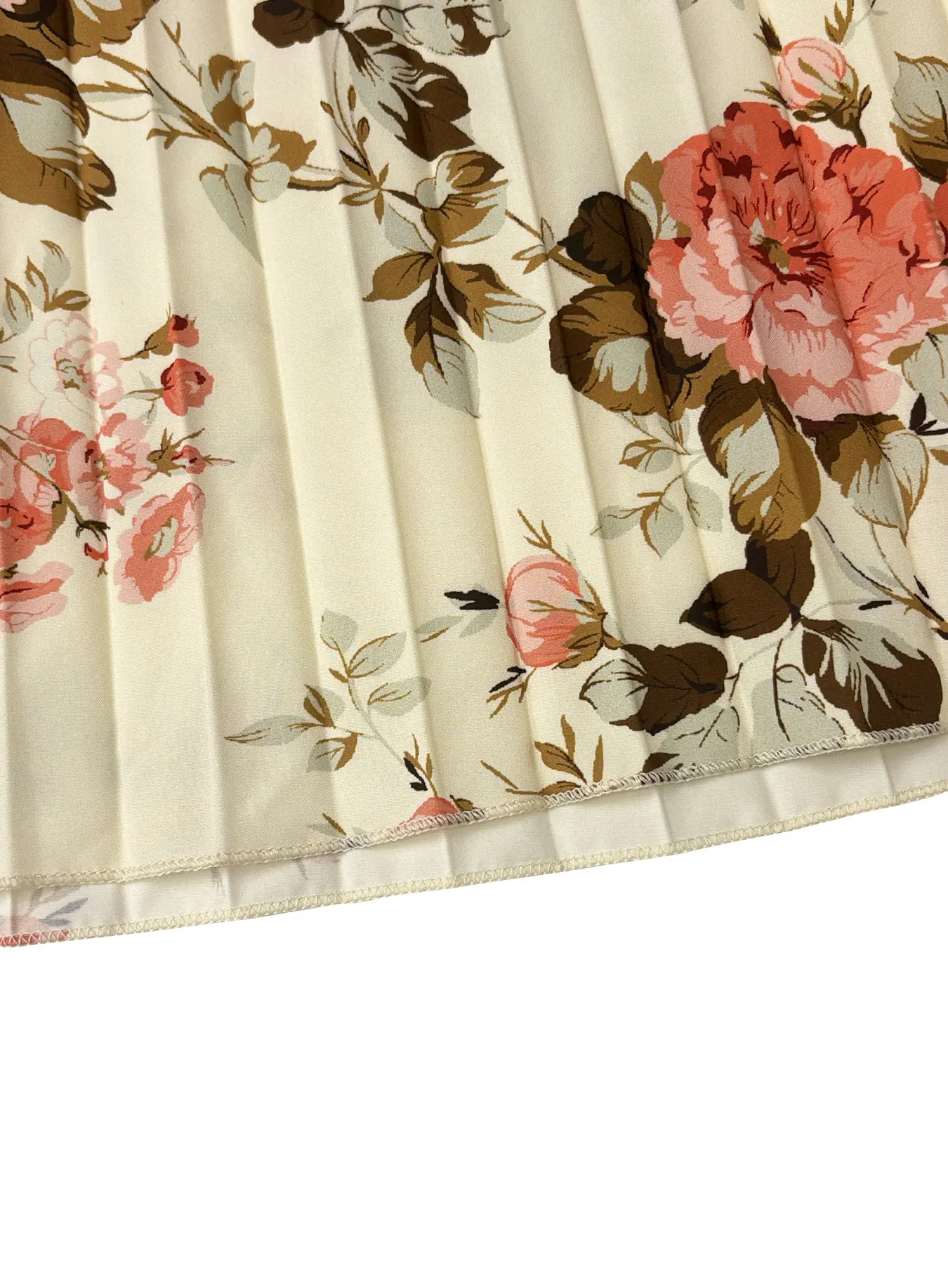 シャーリングプリントスリムキャミドレス 多用途でシックな日常着や旅行に最適なアイテム