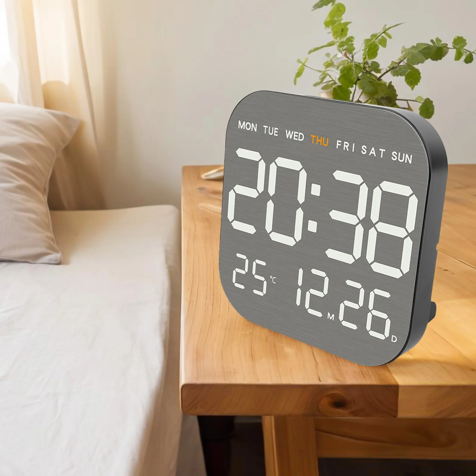 

Светодиодный будильник современного дизайна, демонстрирующий время, дата, температура в яркости, с регулируемыми функциями для повышения использования