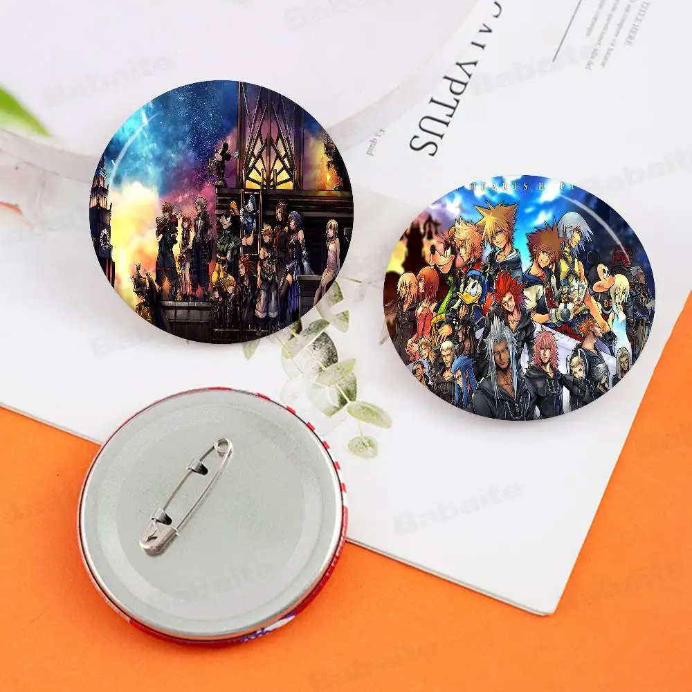 أنيمي K-Kingdom H-قلوب أنيمي زر دبوس بروش اليدوية للملابس الكرتون شارة ظهره الديكور مجوهرات اكسسوارات #6