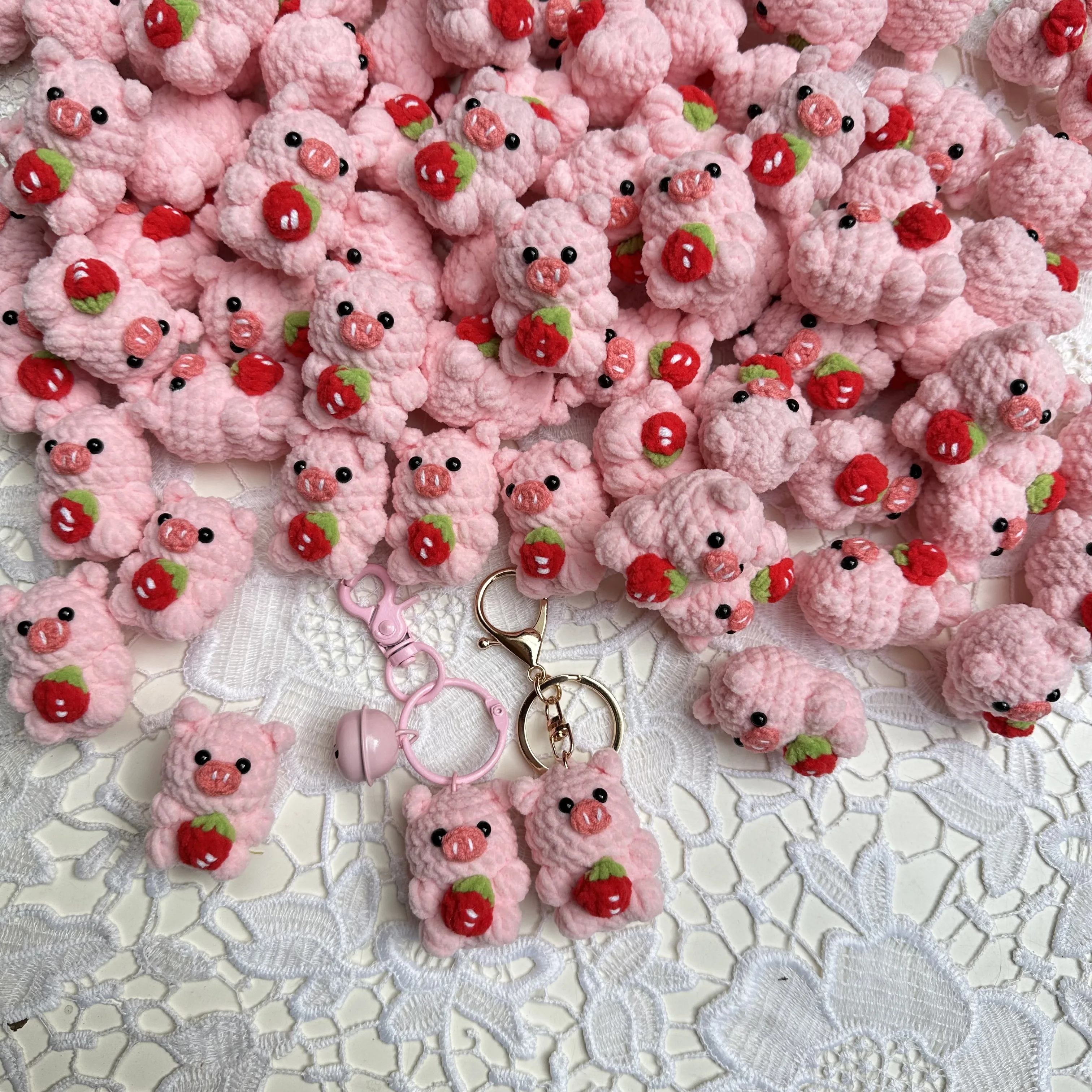 Handmade 4cm Knitted Mini Fudge Strawberry Pink Pig Keychain Creative Crochet Keyring For Car Accessories Doll Keyring Wholesale